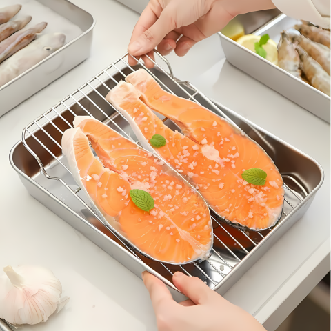 Recipiente grande para armazenamento de alimentos em aço inoxidável 304, capaz de manter os alimentos frescos por até 4 semanas.
