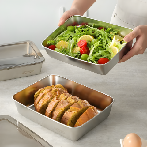 Recipiente grande para armazenamento de alimentos em aço inoxidável 304, capaz de manter os alimentos frescos por até 4 semanas.